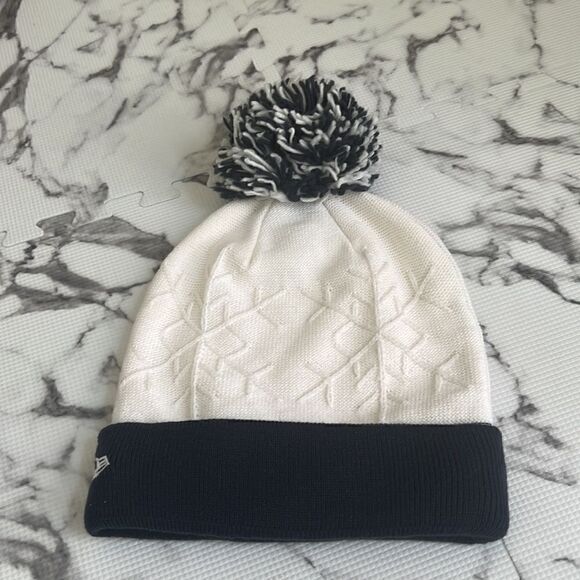 NFL Los Angeles Rams Women's Beanie Hat with Snowflake Detail - Picture 3 of 11